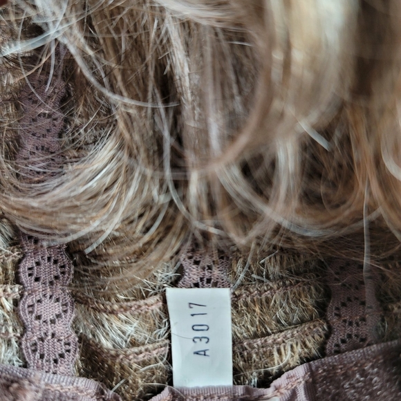 Paula Young Wig WL Colleen Avg 14/26A Sunkissed Blonde Highlights Great pre-owne - Picture 7 of 11